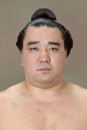 張り手で返礼＝日馬富士、難敵退ける－大相撲春場所１１日目