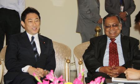 バングラデシュに１２００億円の円借款供与へ 岸田外相表明
