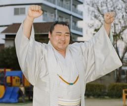 横綱鶴竜が会見「尊敬される存在に」