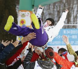 上村選手、地元白馬でラストラン 「本当に幸せ」