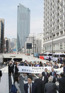 「マッカーサー道路」開通