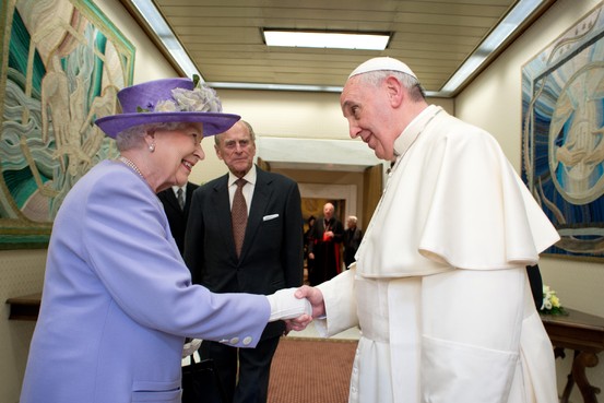 ローマ法王とエリザベス女王が初会談