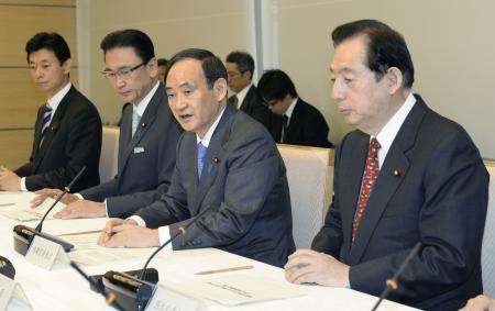 安倍首相:家事支援や介護に外国人活用、検討指示