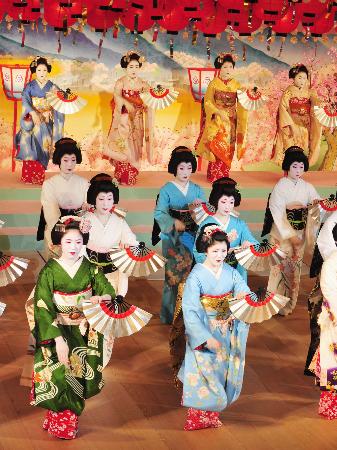 京おどり前夜祭 芸舞妓、華麗に