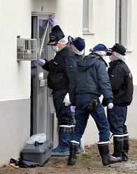 道警官舎爆発:直前にガスボンベ設置か くぎ１０００本超