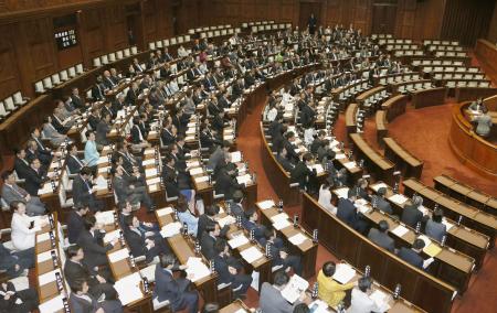 改正教科書無償法成立 16年度から適用