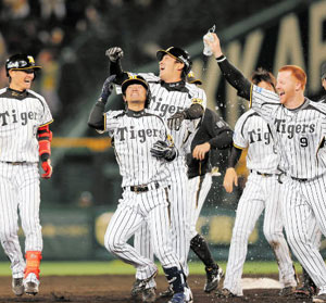 阪神上本プロ初サヨナラ打 ２日前の雪辱