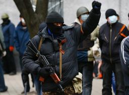 武装グループ、警察署占拠＝市庁舎にデモ隊１０００人－ウクライナ東部