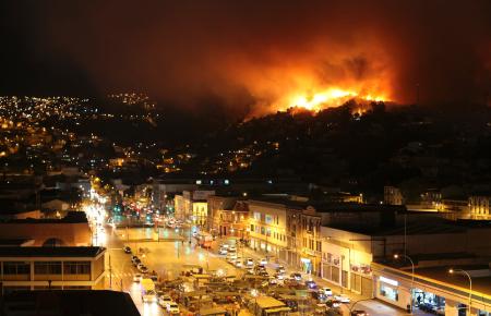 世界遺産都市バルパライソで山火事、１１人死亡