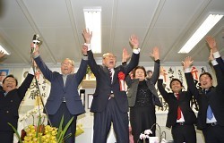 最高齢首長:８４歳１０か月の藤井氏が３選 香川・綾川町