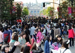 ＵＳＪ:１３年度は１０５０万人 過去２番目の入場者