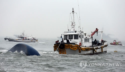 韓国の客船沈没、死者２５人に