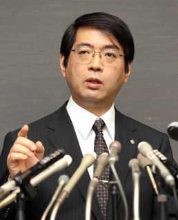 「笹井氏の責任、小保方氏と同等」 理研改革委員長