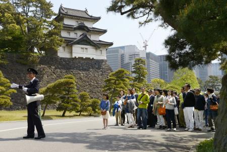 土曜日も一般参観 皇居内の景観楽しむ