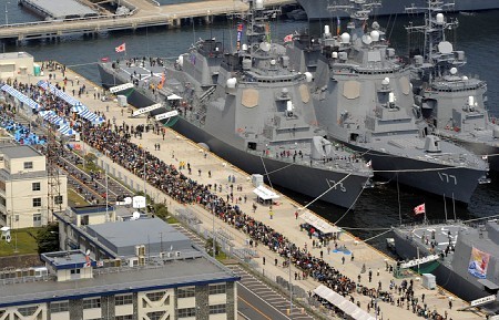 海自最高のカレー競う初の催し 横須賀に艦船集結