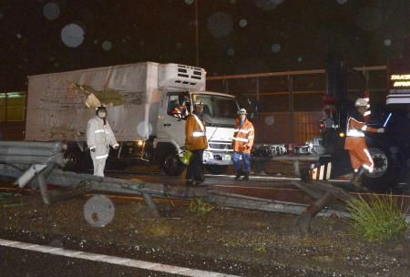 名神高速で事故、１０人重軽傷＝バス分離帯越え反対車線に—愛知