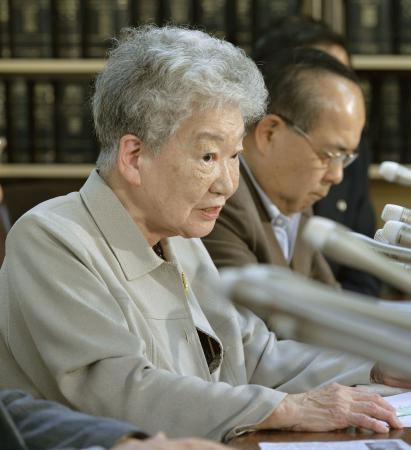 新藤総務相 靖国神社に参拝