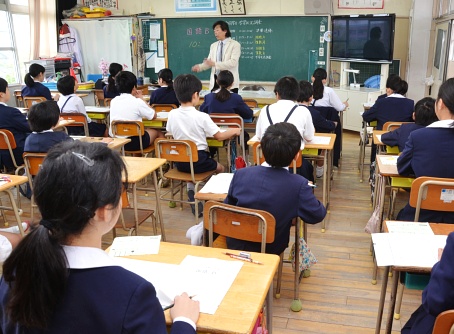 学テに鹿児島県小中生３万人 学校別成績の公表可能に