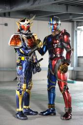 キカイダーと仮面ライダー鎧武が初共演 42年越しの夢実現