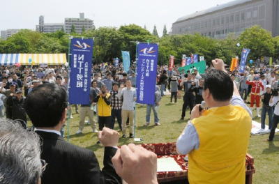 県中央メーデー:３７組織３０００人集結−−連合岡山 ／岡山