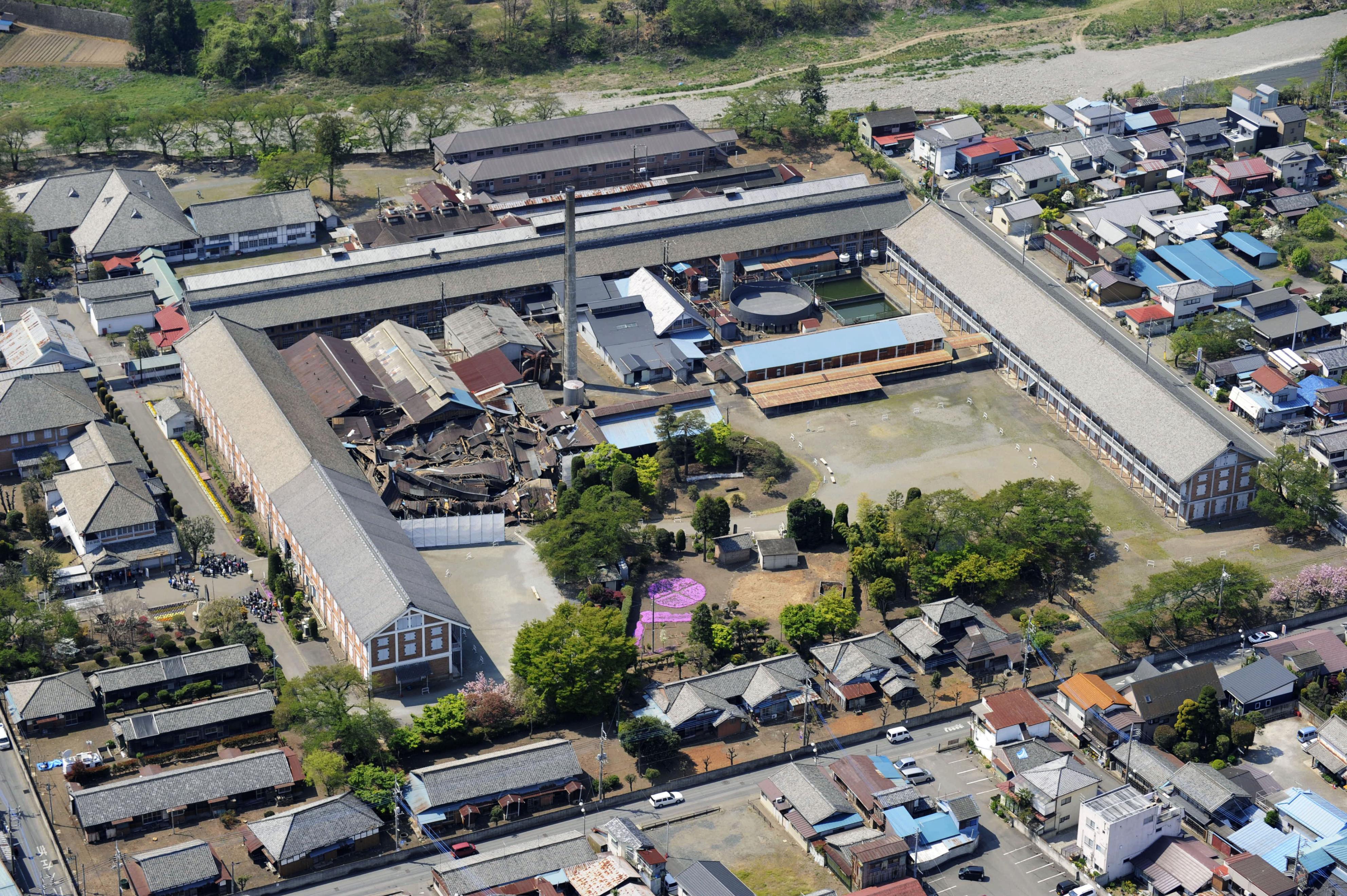 富岡製糸場 見学者新記録 駐車場満車「連休は勧告の効果に期待」