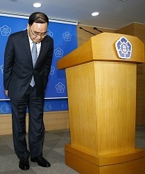 韓国首相が引責辞任表明、沈没事故対応不手際で