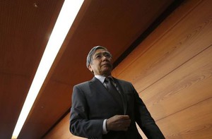 強気の物価見通し崩さぬ日銀に警戒感、景気失速リスクも