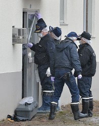 札幌カセットボンベ爆発、激発物破裂容疑で５１歳女逮捕