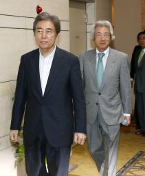 脱原発の元首相がタッグ再起 細川氏と小泉氏、法人設立