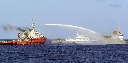 南シナ海・西沙諸島付近で中国船がベトナム艦船と衝突
