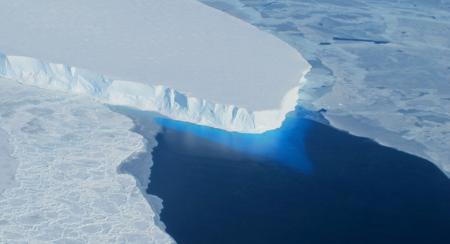 南極の海面上昇、予想より早く 研究チーム「氷床崩壊続く」