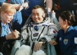 若田光一宇宙飛行士:大役終え帰還 ＩＳＳ滞在１８８日 「和」でまとめた船長