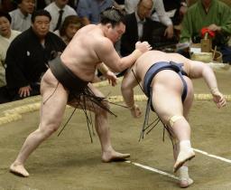 全勝は早くも白鵬だけに 横綱、大関陣は安泰