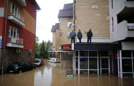 バルカン半島で洪水 死者２０人以上、１万６３００人が避難