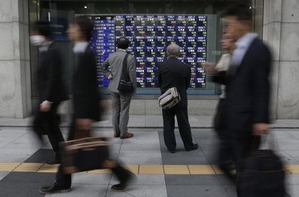 日経平均4日続落、円高警戒で一時1万4000円割れ