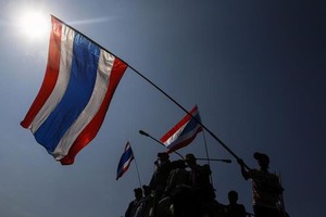 タイ陸軍が戒厳令を発令、「クーデターではない」