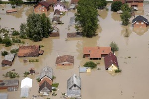 バルカン半島洪水で死者40人超、ボスニア外相「100万人が被災」