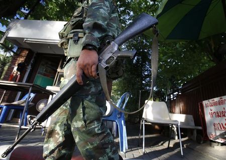 タイ陸軍が戒厳令発令、軍「クーデターではない」