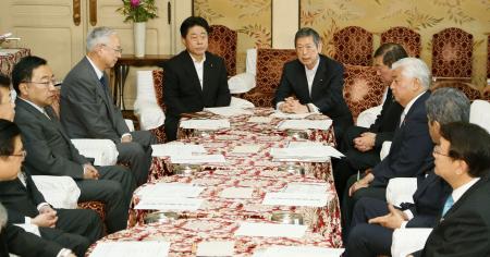 公明、憲法解釈変更にクギ 集団的自衛権で与党協議