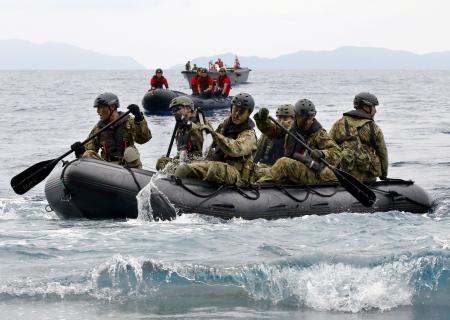 自衛隊:陸海空が奄美群島で上陸訓練 離島は国内初