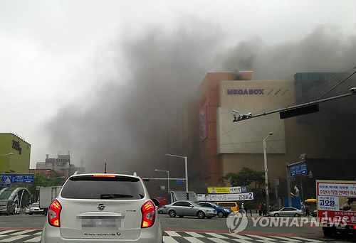 韓国のバスターミナル地下で火災、４１人死傷