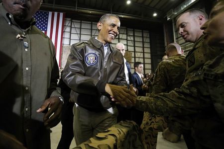 オバマ大統領がアフガン電撃訪問、駐留米軍を激励