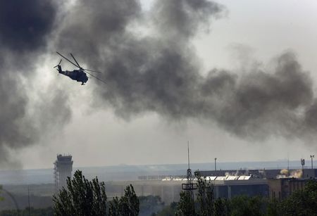 ウクライナ軍が空爆、東部の空港周辺で戦闘激化