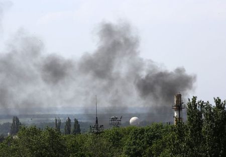 親ロシア派がドネツク空港占拠 軍が奪還に向け空爆