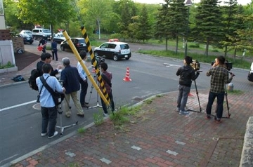 緑地で女性？遺体発見＝不明施設職員との関連捜査—北海道警