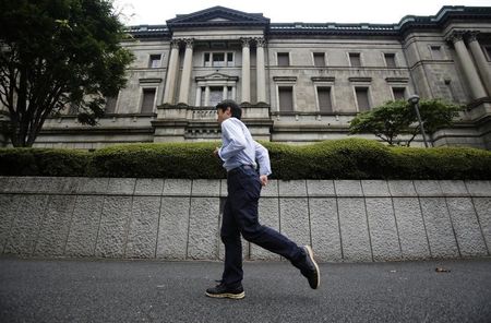 白井日銀委員が緩和長期化を示唆、「無理ない物価目標達成を」