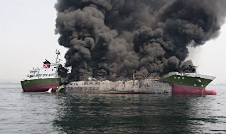 石油タンカー爆発事故 「ガス抜きが十分でなかったか…」