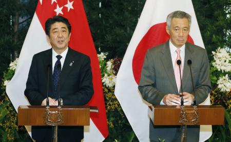 安倍首相、シンガポール首相と会談