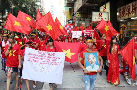 香港で民主派デモ、北京は厳戒態勢 天安門事件25年