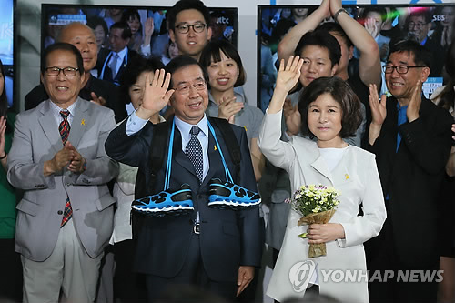 韓国統一地方選、首都圏で与野党接戦 旅客船事故響く